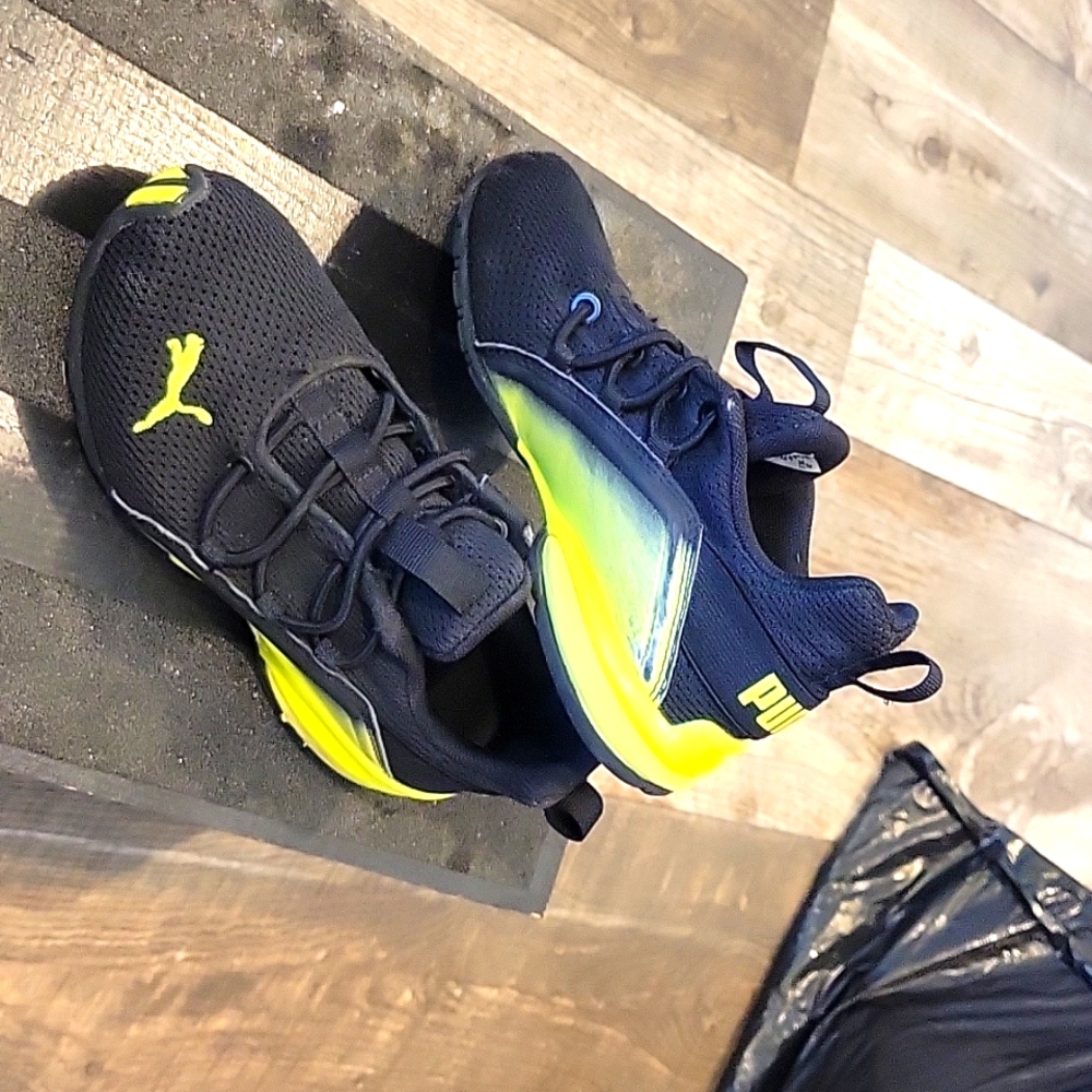 Size 1.5 Puma Te Tennis Shoes